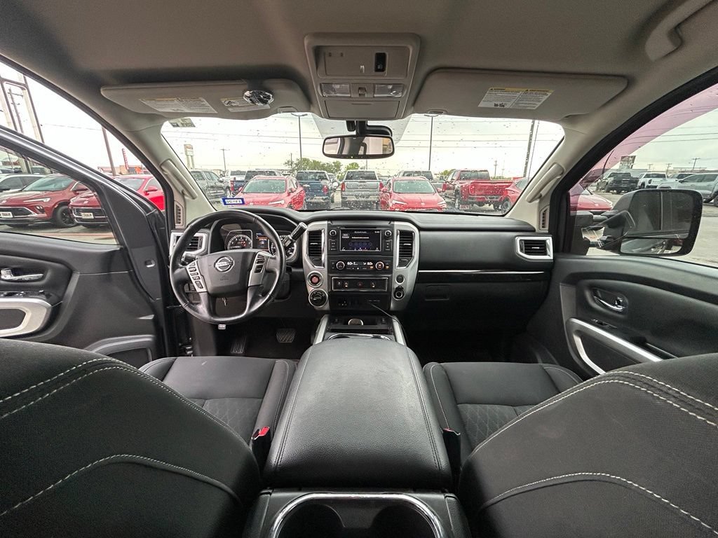 Used 2019 Nissan Titan SV w/ SV Convenience Package AWD/4WD image 9