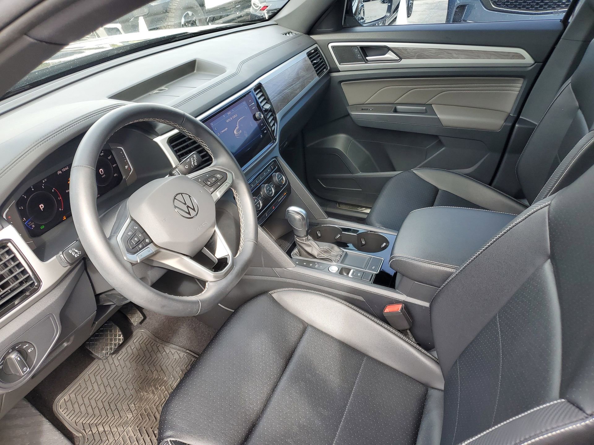 Used 2022 Volkswagen Atlas Cross Sport SE w/ Panoramic Sunroof Package image 19