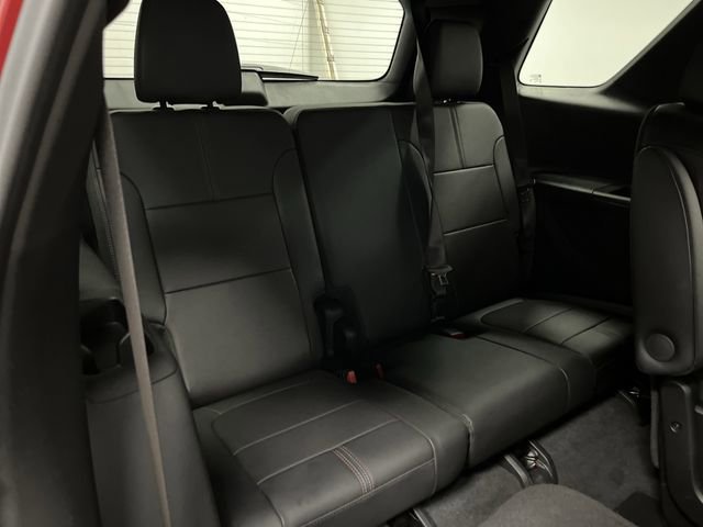 Used 2023 Chevrolet Traverse RS image 36