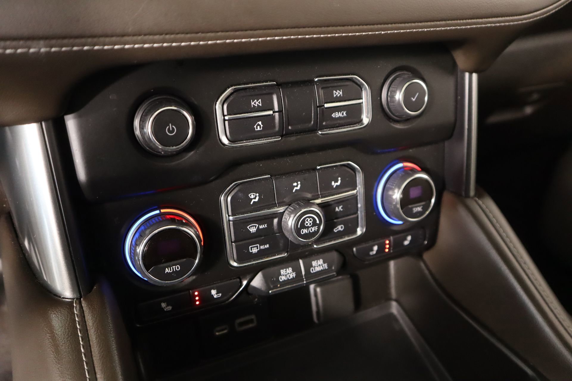 Used 2021 Chevrolet Tahoe Z71 w/ Z71 Signature Package AWD/4WD image 7