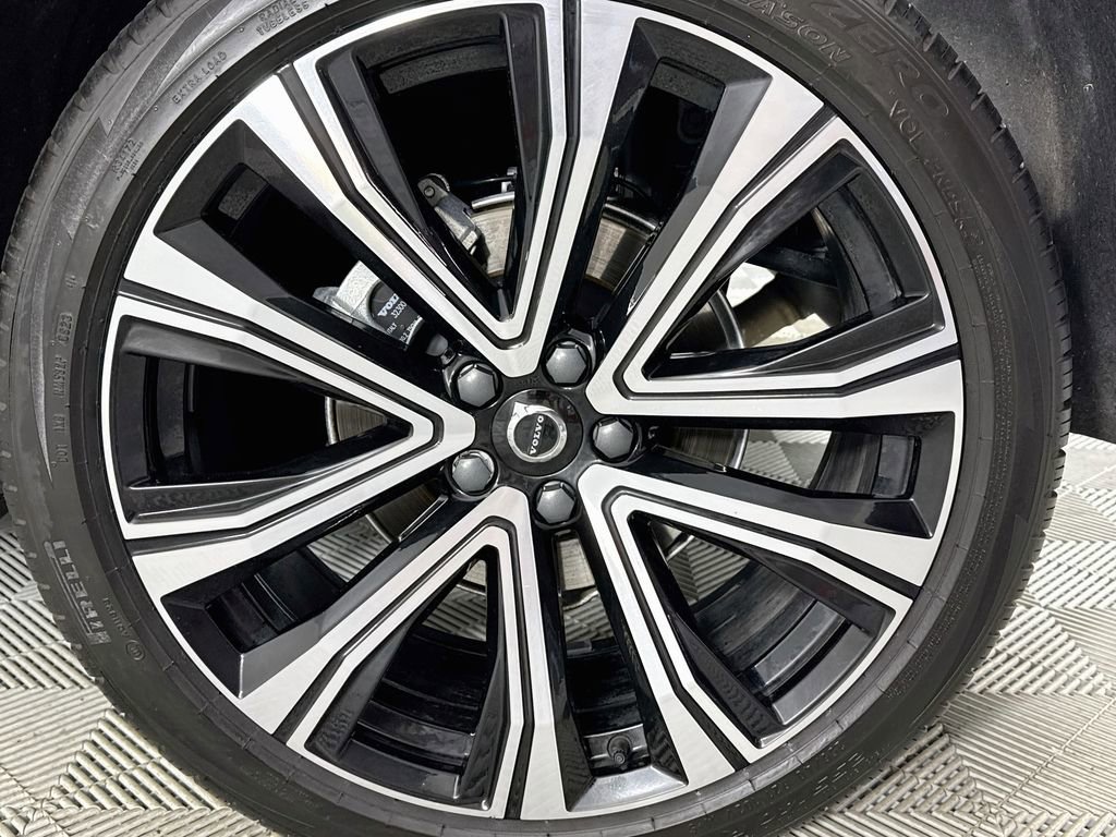 Used 2023 Volvo XC60 B5 Ultimate w/ Climate Package AWD/4WD image 32