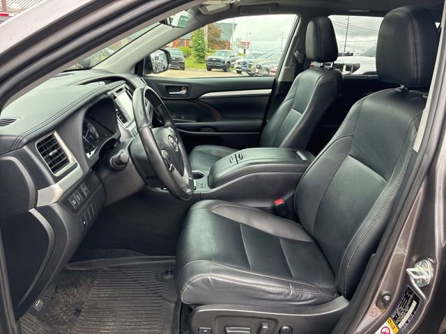 Used 2019 Toyota Highlander XLE AWD/4WD image 17