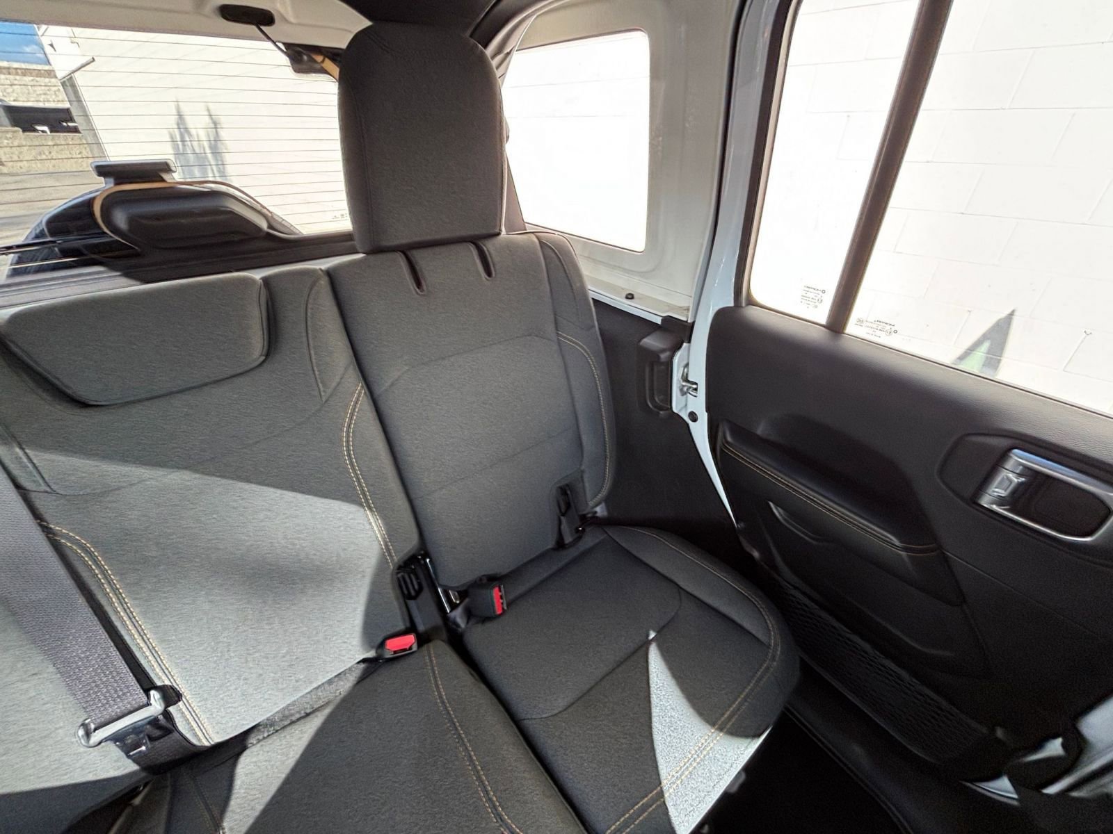 Used 2025 Jeep Wrangler Sahara image 37