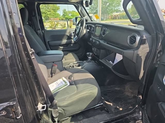 Used 2022 Jeep Wrangler Unlimited Sahara w/ Cold Weather Group AWD/4WD image 10
