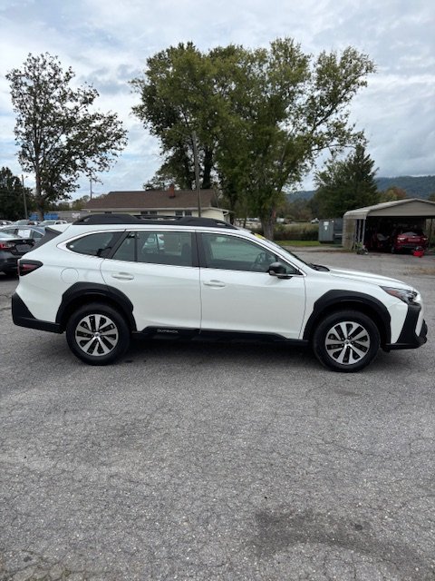 Used 2023 Subaru Outback image 5