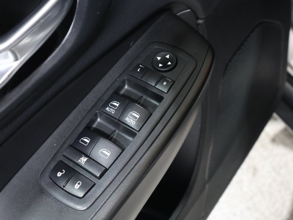 Used 2019 Jeep Cherokee Trailhawk w/ Cold Weather Group AWD/4WD image 14