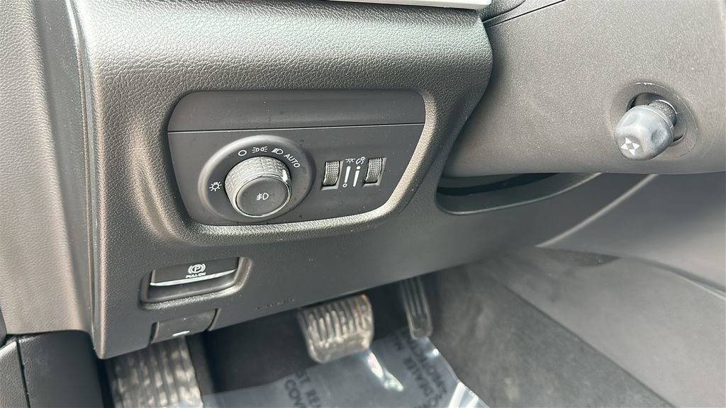 Used 2024 Jeep Grand Cherokee L Limited w/ Luxury Tech Group II image 14