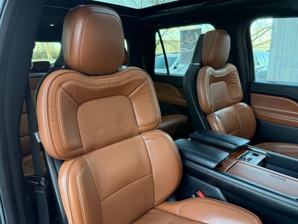 Used 2019 Lincoln Navigator Reserve image 28