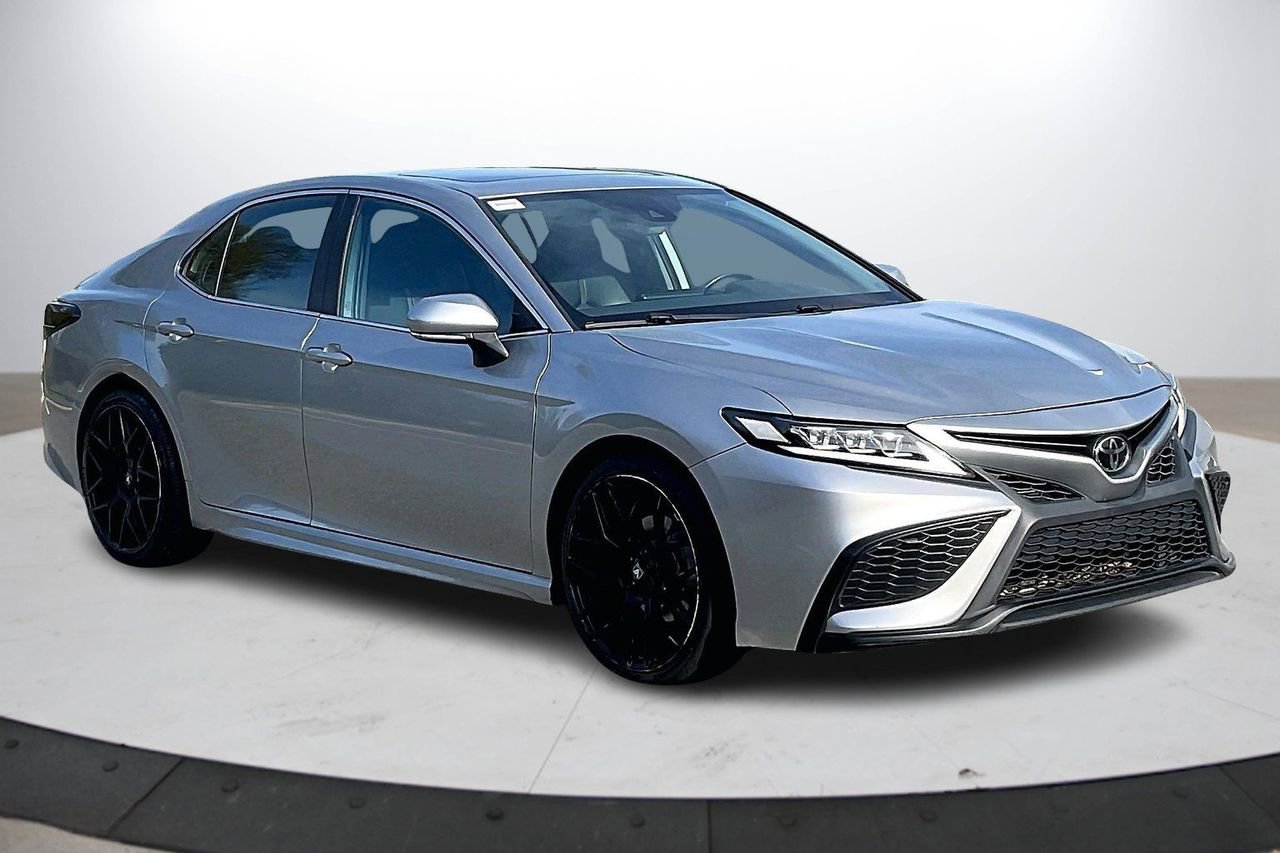 Used 2021 Toyota Camry SE image 2