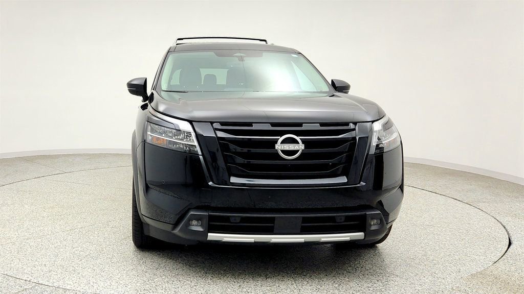 Used 2023 Nissan Pathfinder SL w/ SL Premium Package AWD/4WD image 2