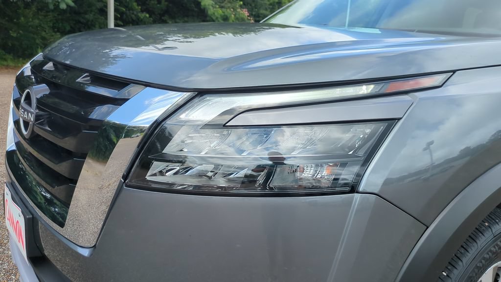 Used 2025 Nissan Pathfinder SL w/ Cargo Package AWD/4WD image 9