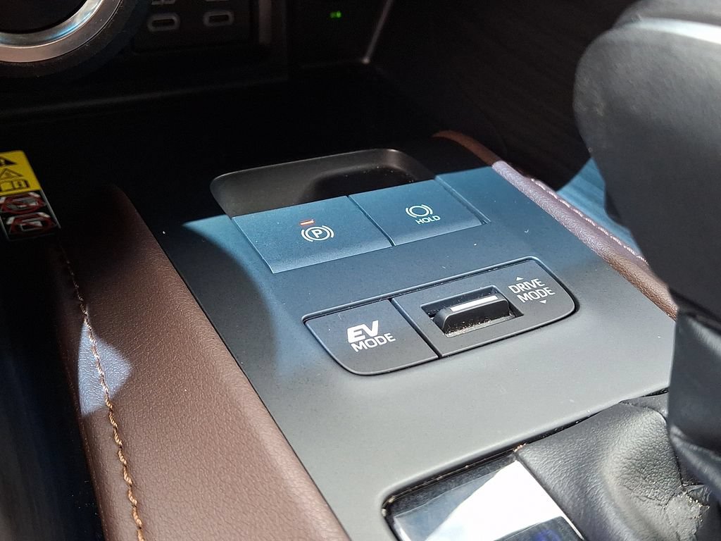 Used 2024 Toyota Venza Limited AWD/4WD image 27