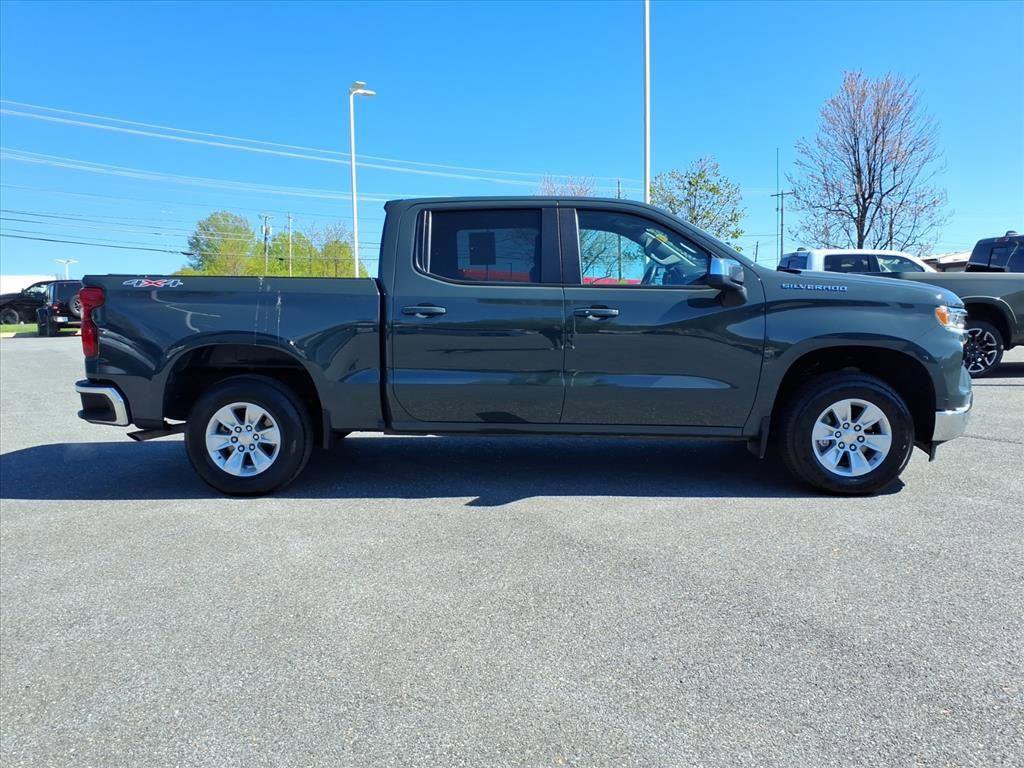 Used 2025 Chevrolet Silverado 1500 LT image 3