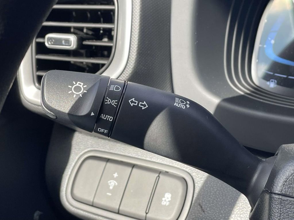 Certified 2026 Hyundai Venue SE image 24