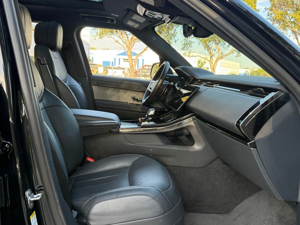 Used 2025 Land Rover Range Rover Sport SE image 33