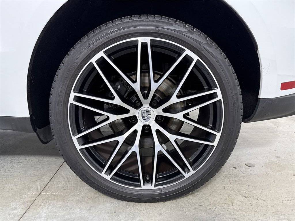 Certified 2023 Porsche Macan Turbo image 14