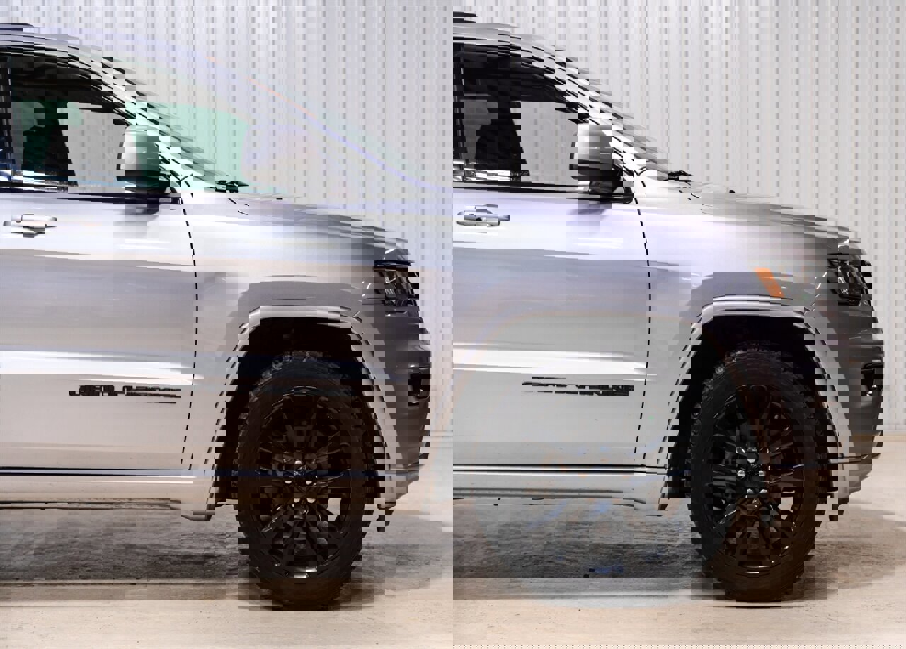 Used 2018 Jeep Grand Cherokee Altitude image 9