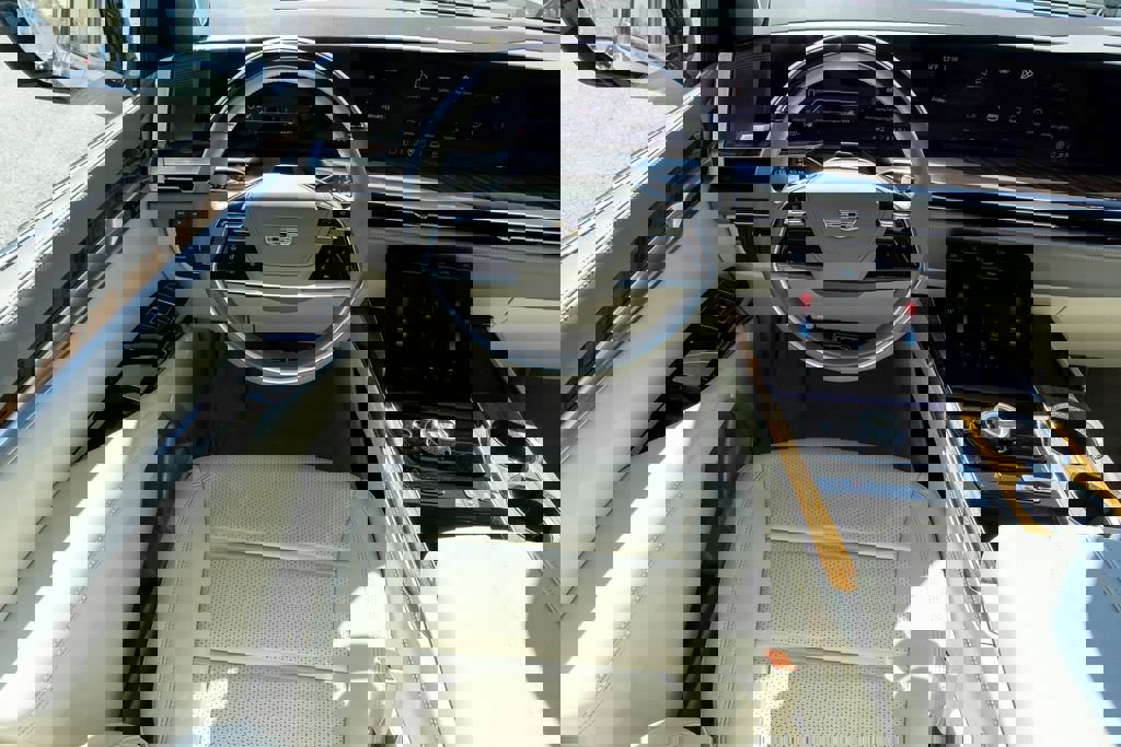 Certified 2025 Cadillac Escalade Sport Platinum w/ LPO, ONYX Package image 16