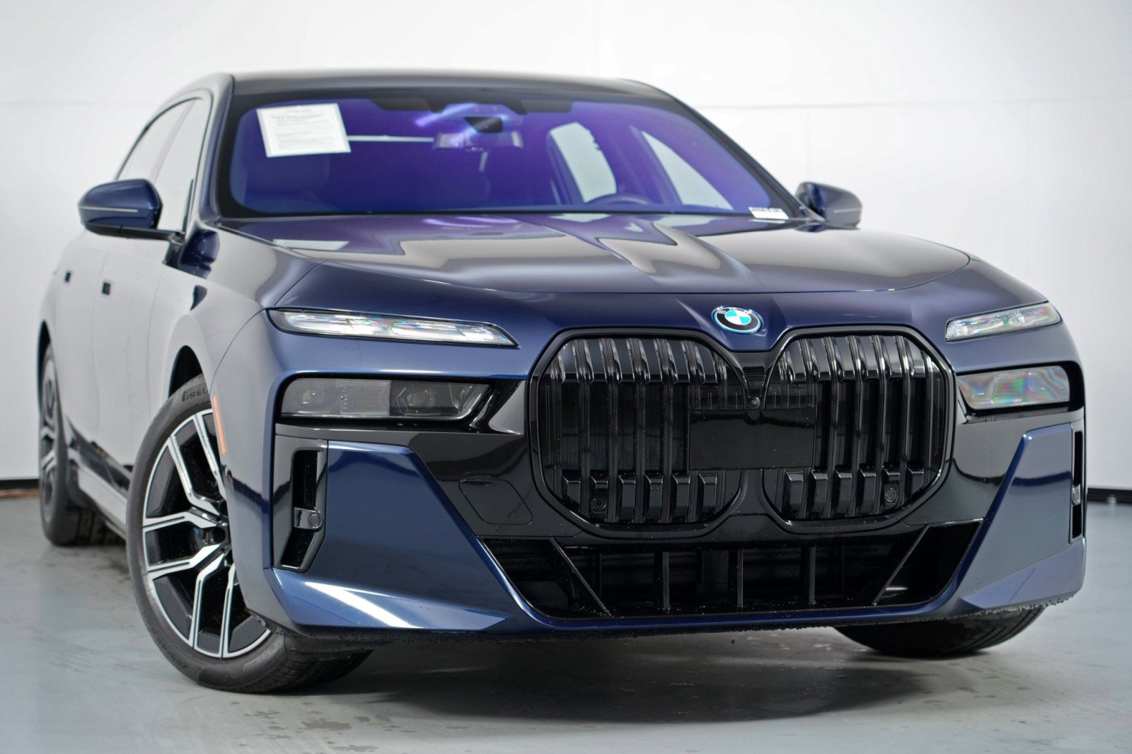 Used 2024 BMW i7 xDrive60 w/ Executive Package image 4