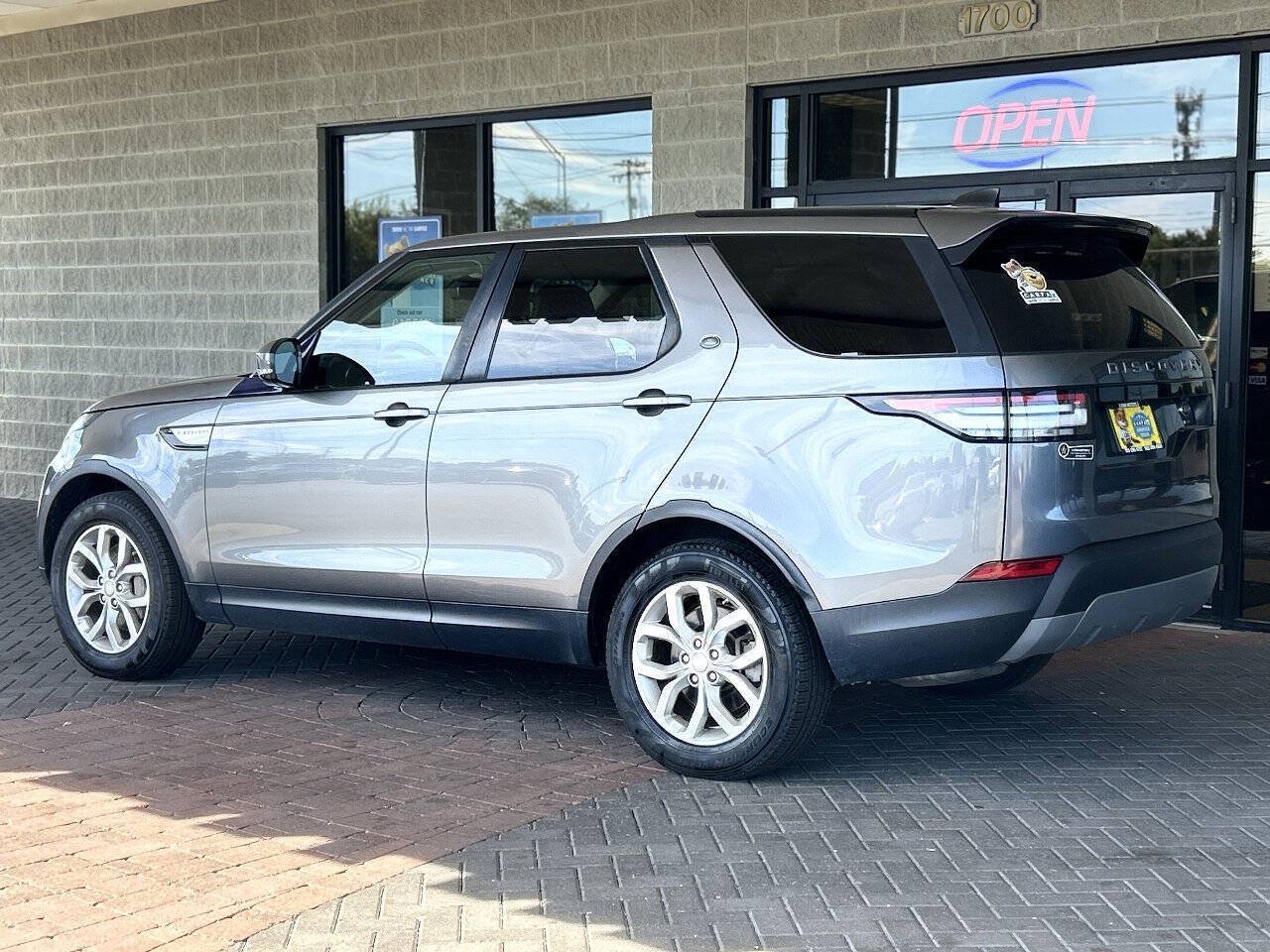 Used 2018 Land Rover Discovery SE AWD/4WD image 94