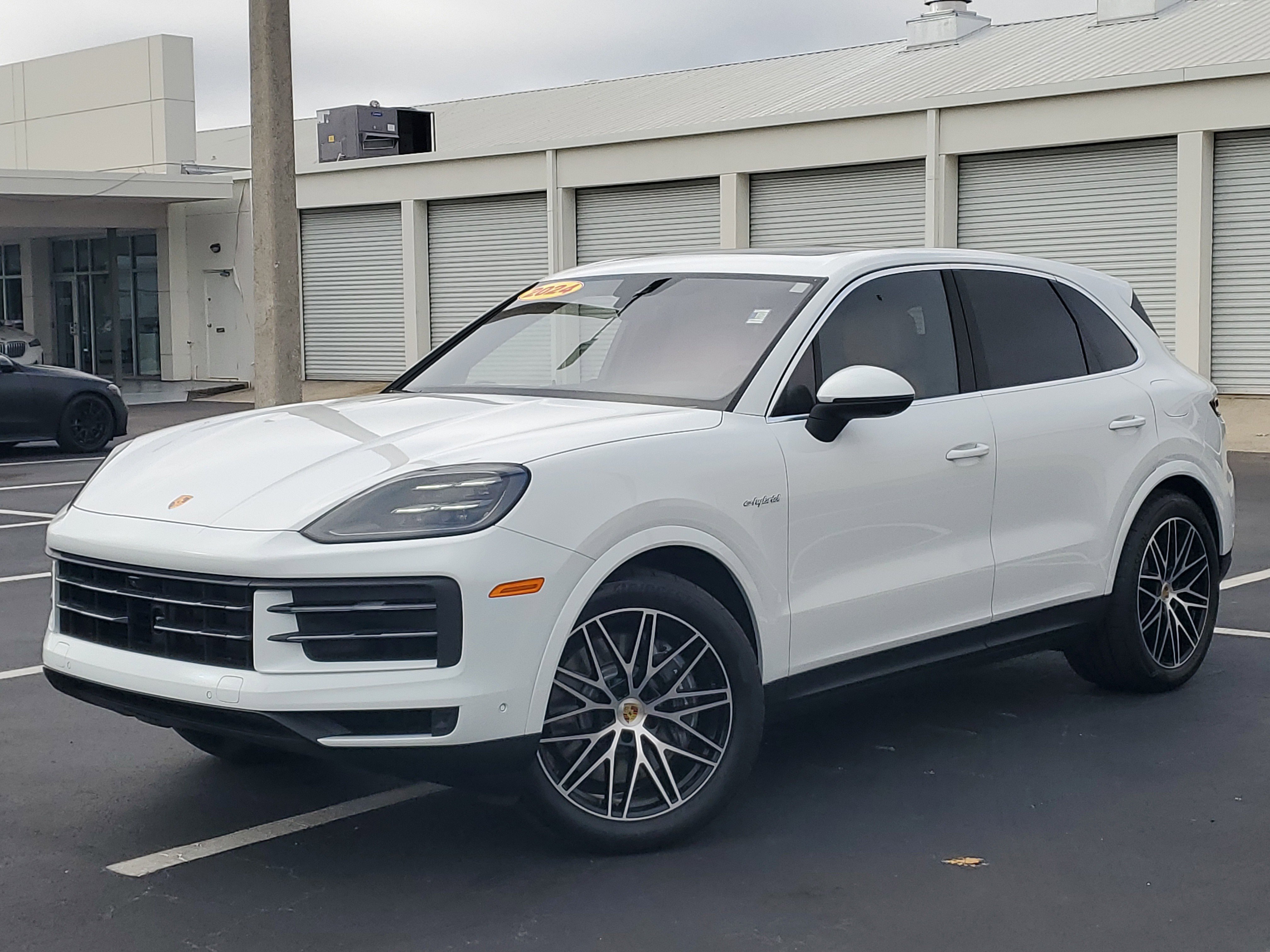 Used 2024 Porsche Cayenne E-Hybrid image 1