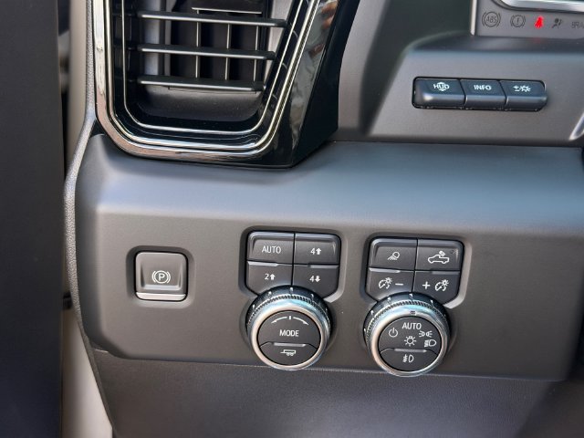 Used 2022 GMC Sierra 1500 AT4 w/ AT4 Premium Package AWD/4WD image 37