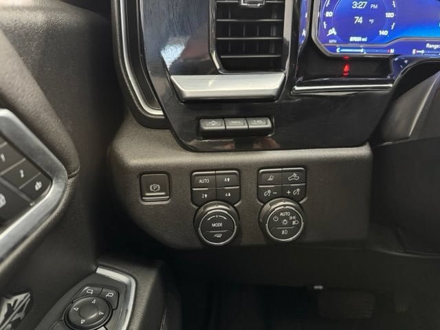 Used 2022 Chevrolet Silverado 1500 High Country w/ High Country Premium Package AWD/4WD image 18
