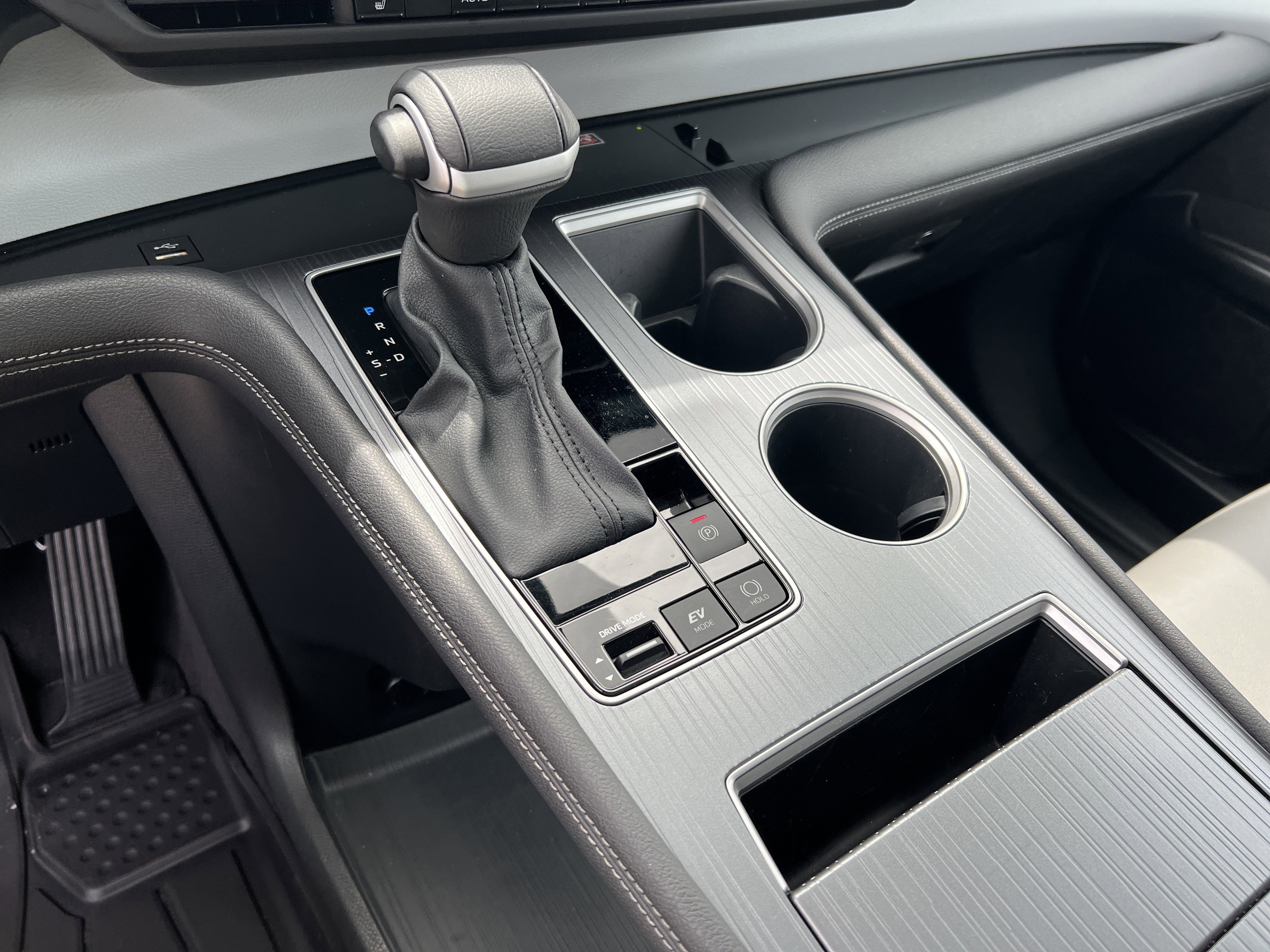Certified 2025 Toyota Sienna XLE FWD image 10
