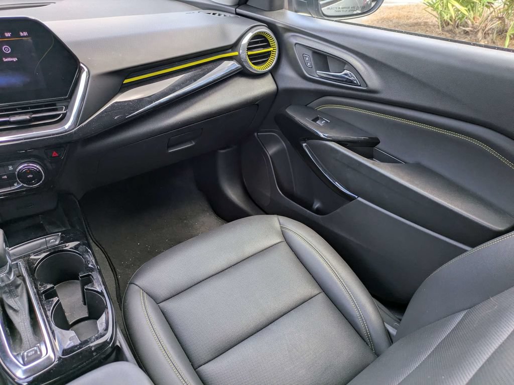 Used 2025 Chevrolet Trax ACTIV w/ Sunroof Package FWD image 17