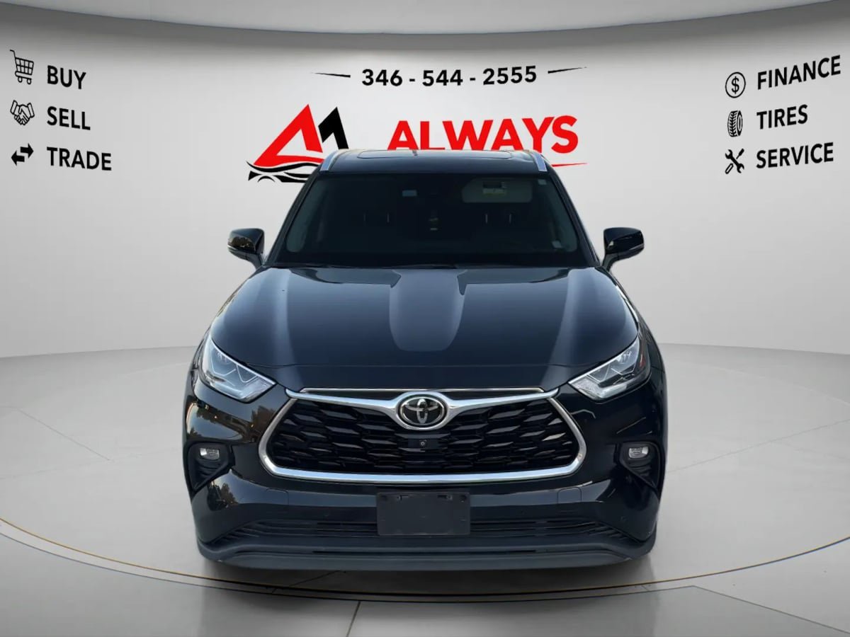 Used 2021 Toyota Highlander Limited FWD image 2