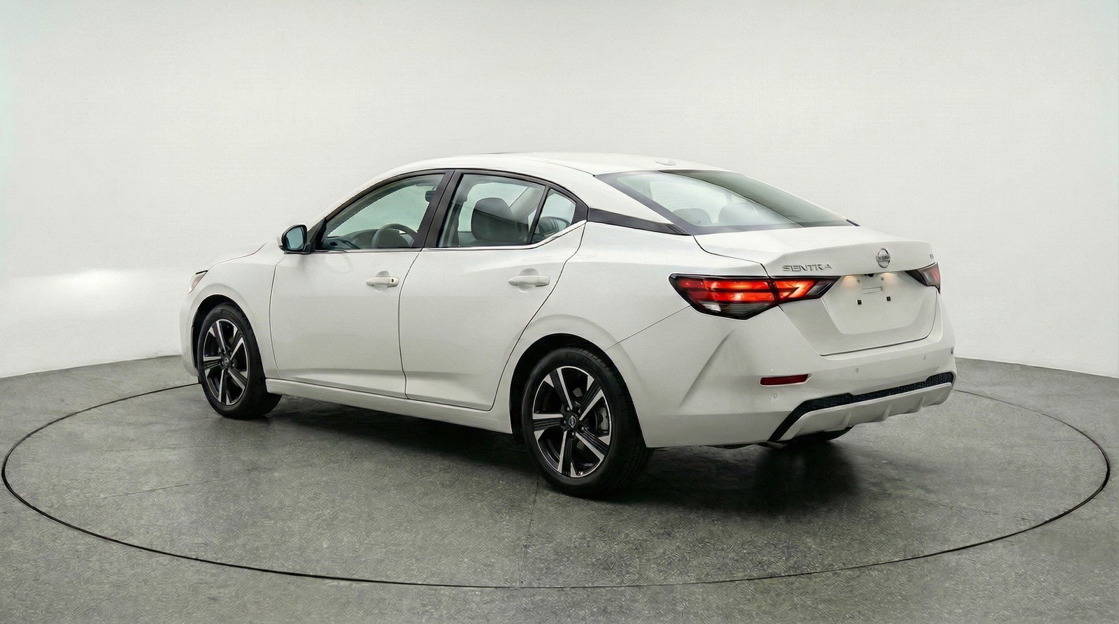 Used 2025 Nissan Sentra SV FWD image 6