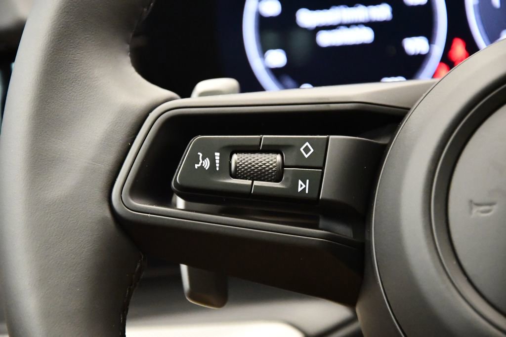 Used 2025 Porsche Cayenne S image 23