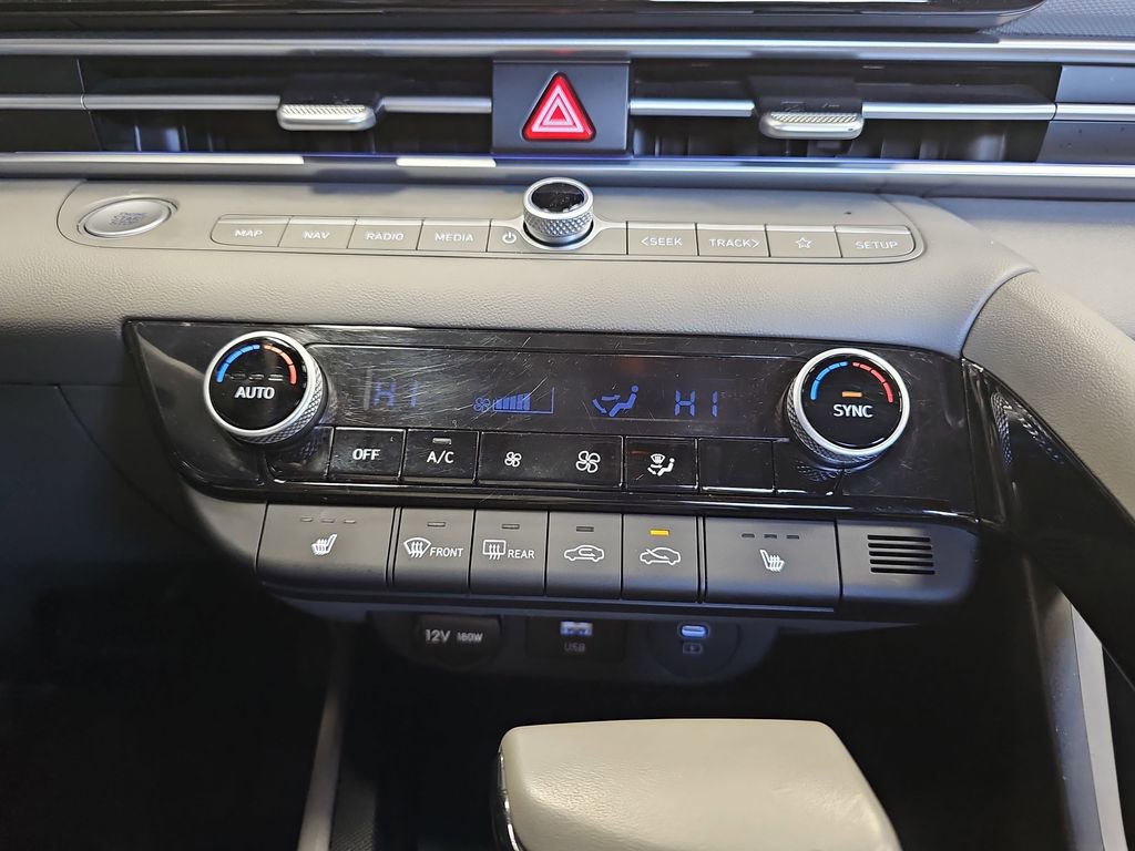 Used 2025 Hyundai Elantra SEL image 22