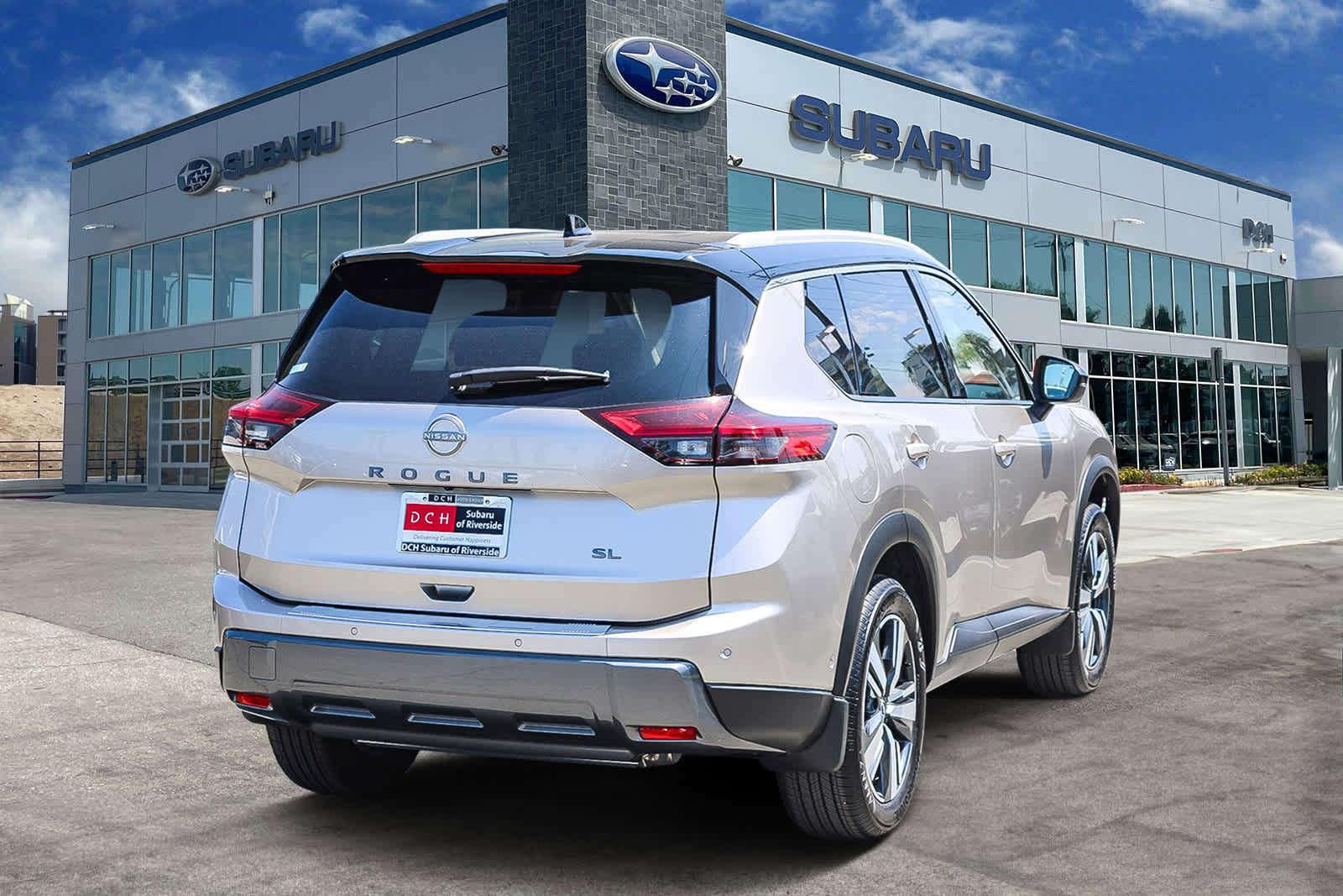 Used 2025 Nissan Rogue SL w/ SL Premium Package image 4