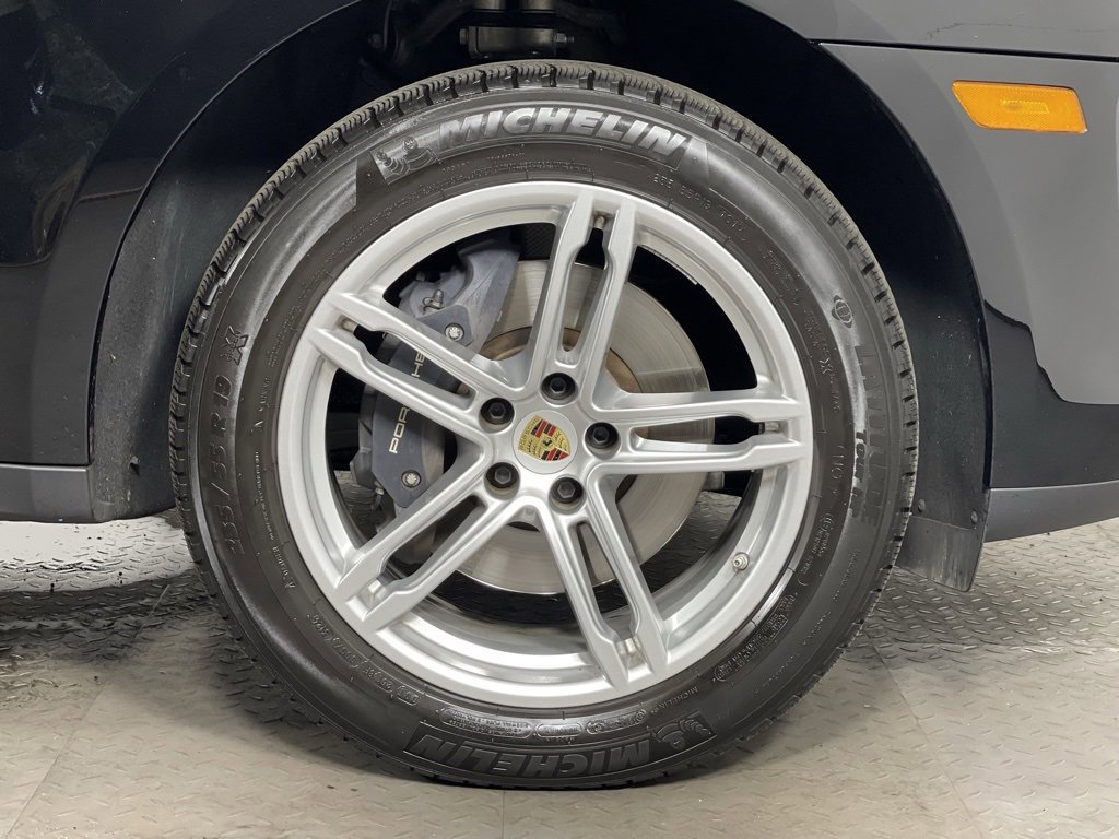 Certified 2025 Porsche Macan image 11