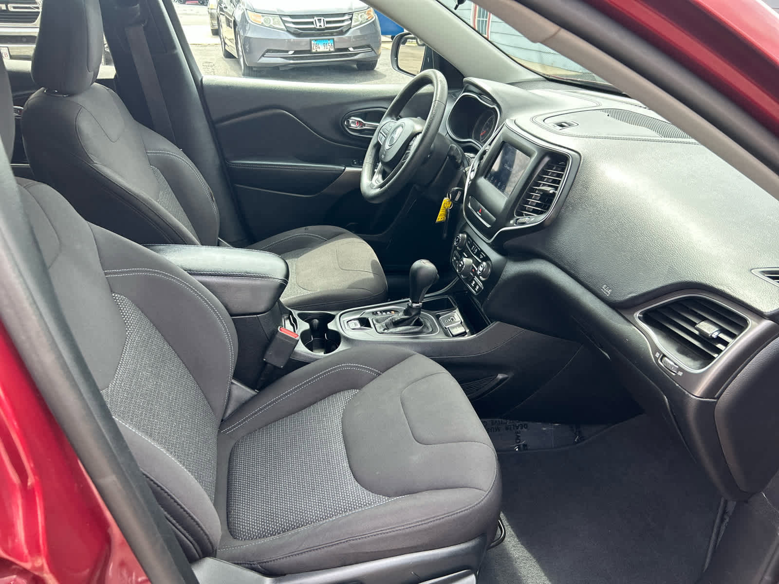 Used 2019 Jeep Cherokee Latitude w/ Popular Appearance Group FWD image 26