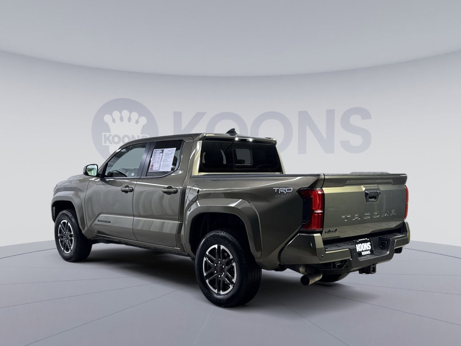 Used 2025 Toyota Tacoma TRD Sport w/ TRD Sport Upgrade Package image 10