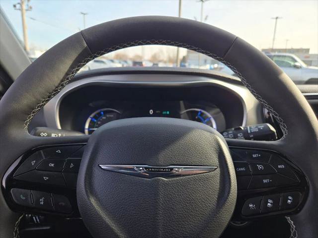 Certified 2025 Chrysler Pacifica Premium image 33