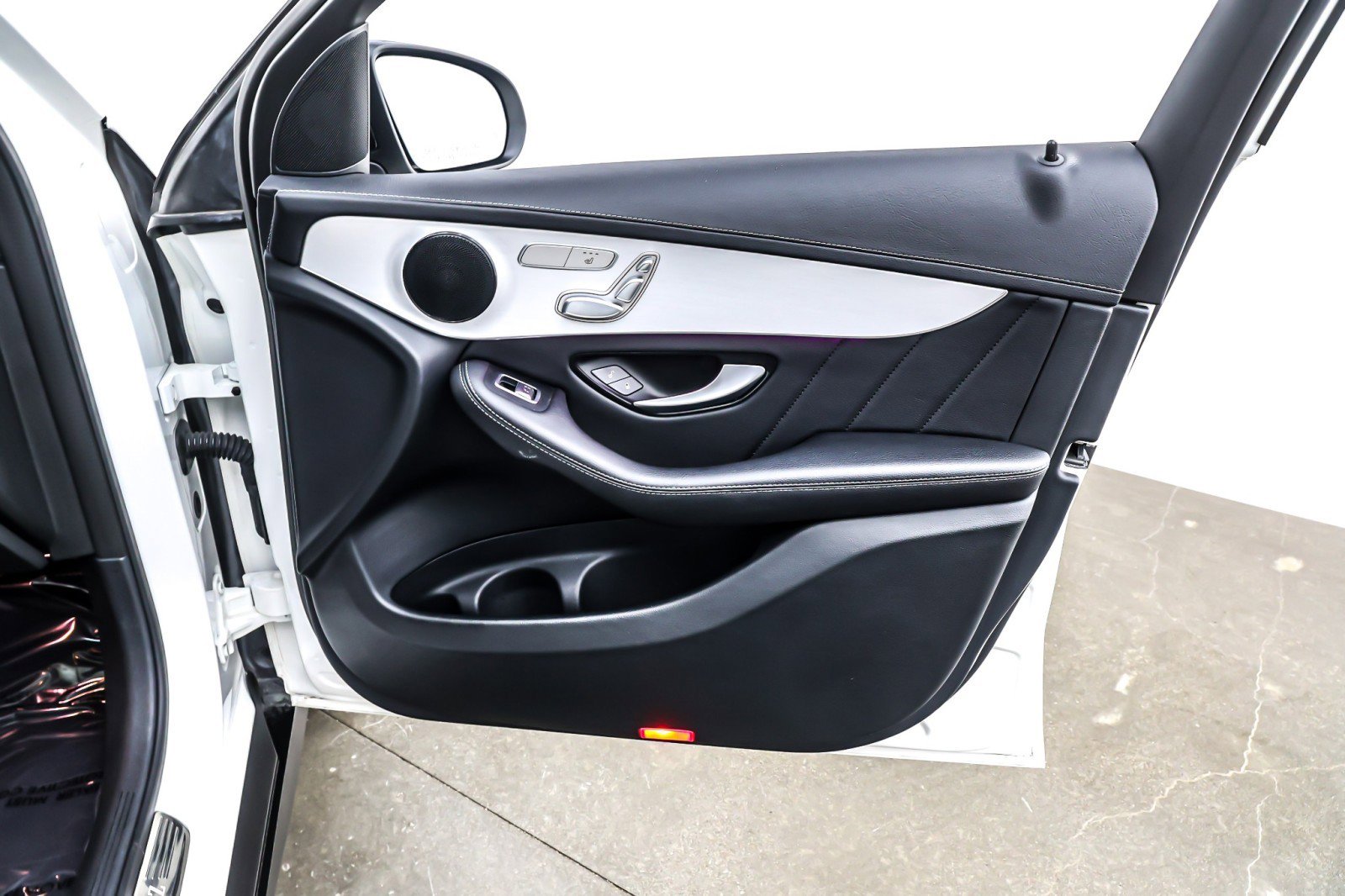 Used 2022 Mercedes-Benz GLC 300 4MATIC Coupe image 25