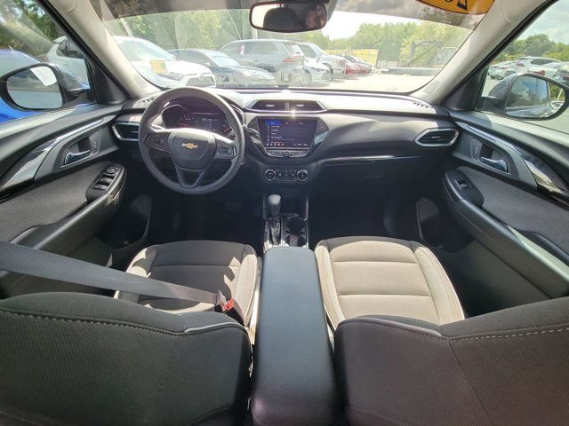 Used 2021 Chevrolet TrailBlazer LT w/ Convenience Package FWD image 2