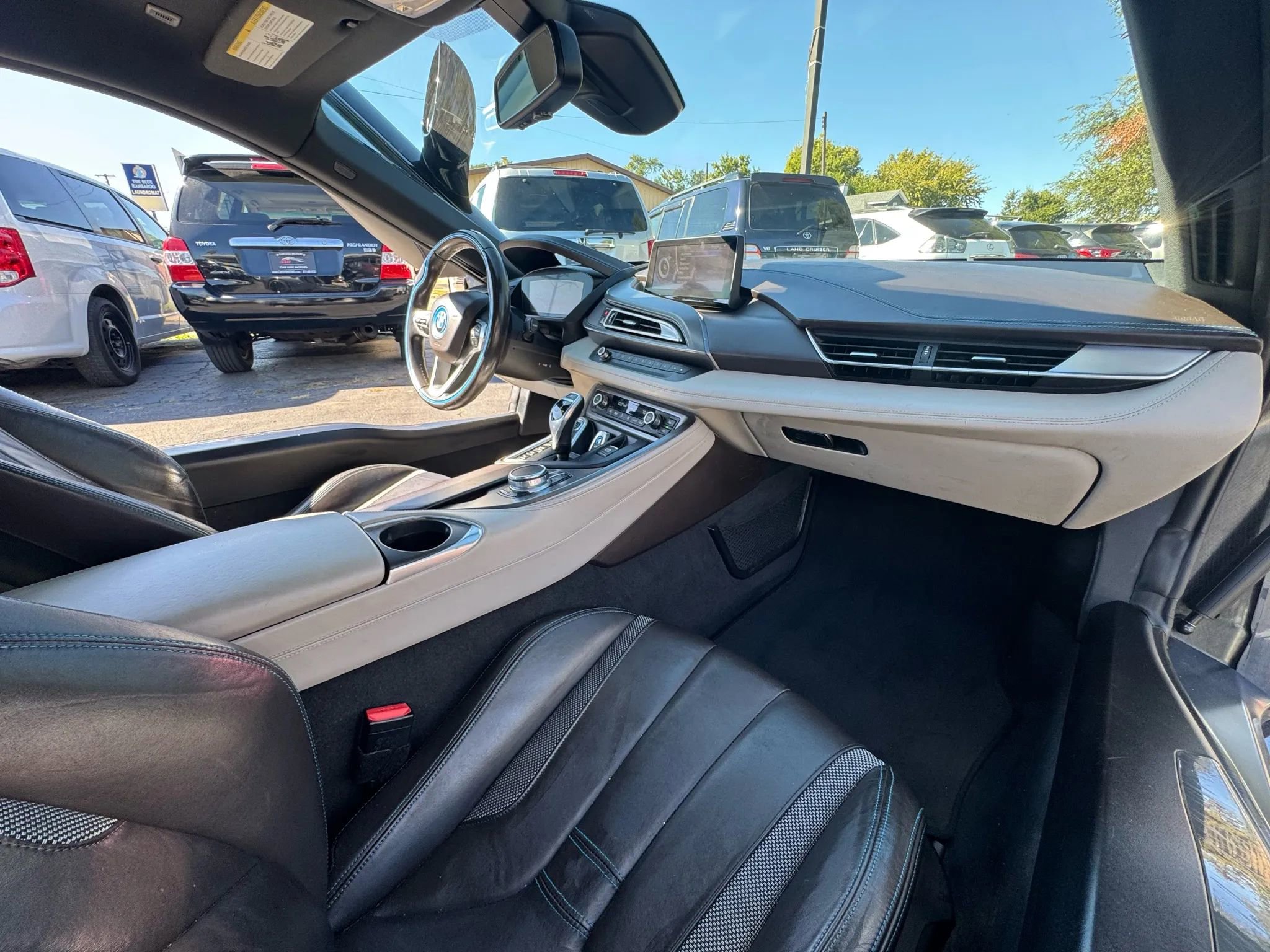 Used 2017 BMW i8 image 22
