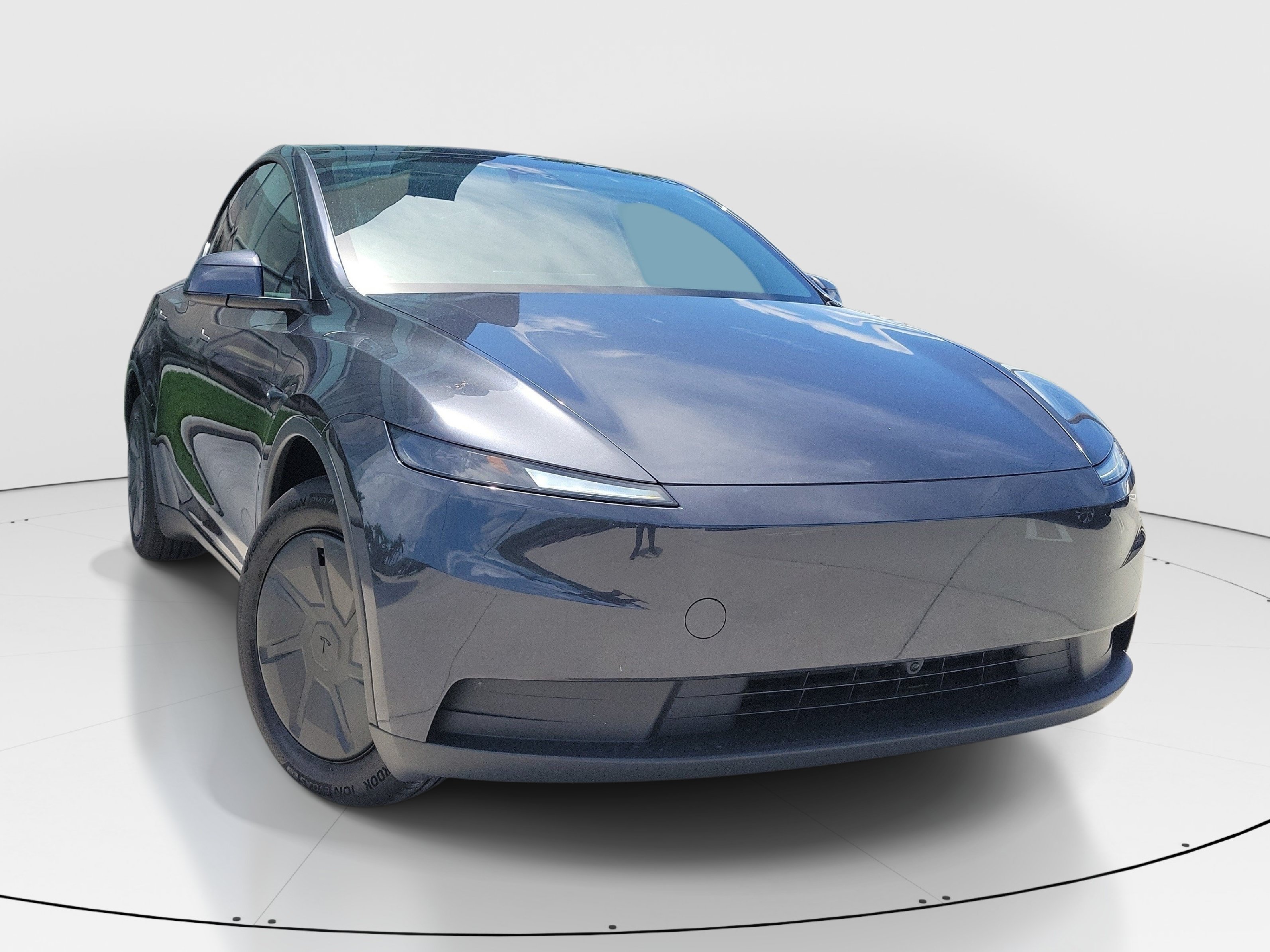 Used 2026 Tesla Model Y 2WD image 2