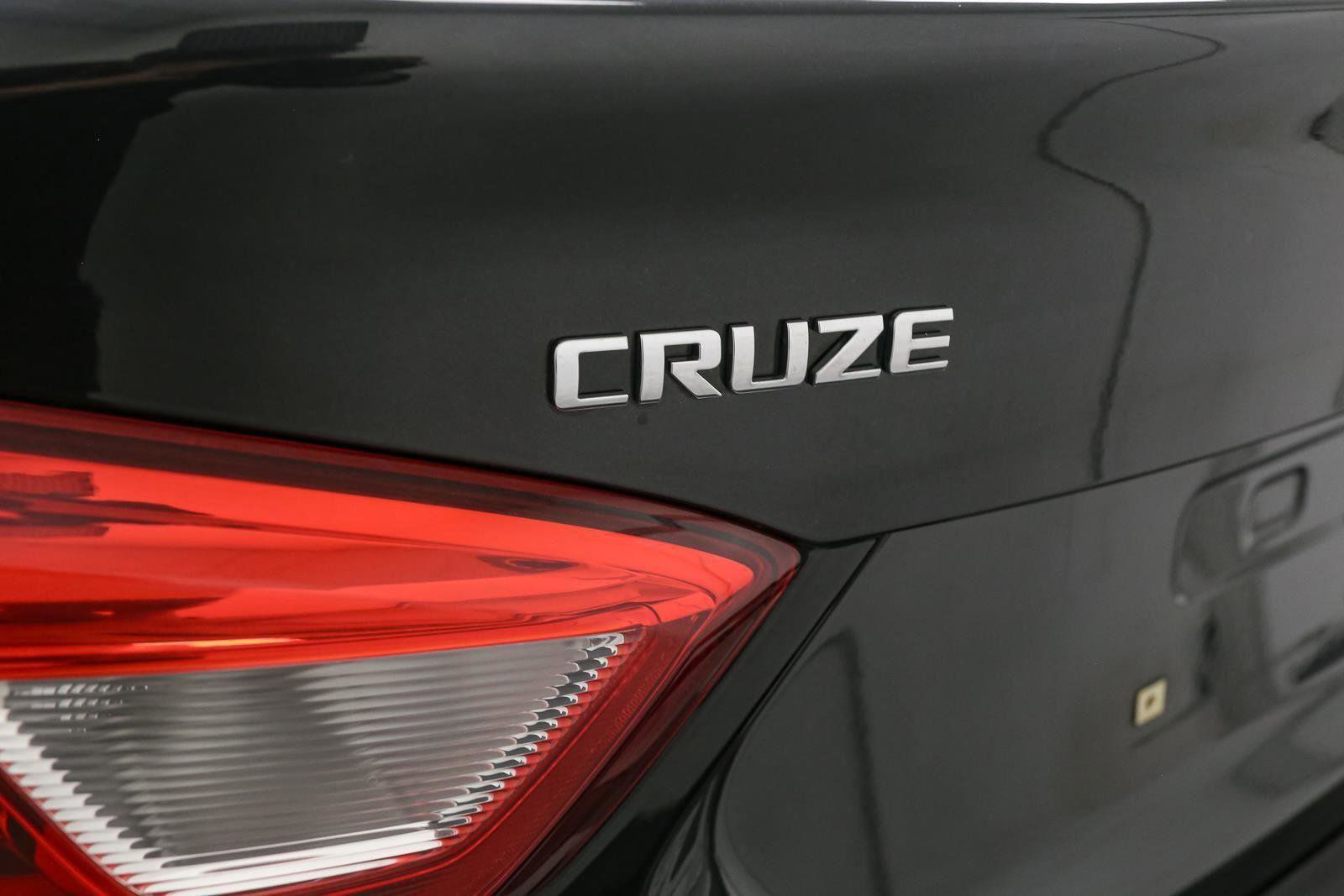 Used 2018 Chevrolet Cruze LT image 10