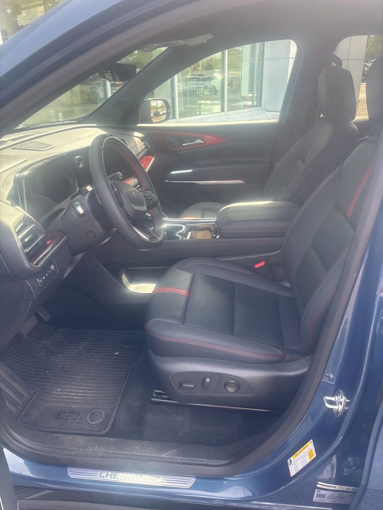 Used 2026 Chevrolet Traverse RS image 4