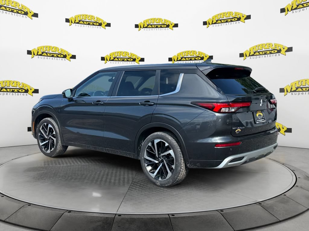 Used 2024 Mitsubishi Outlander SE FWD image 3
