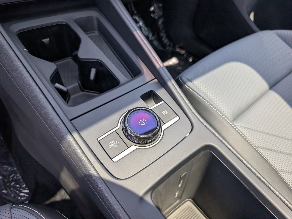 New 2025 Volkswagen Tiguan SE image 12