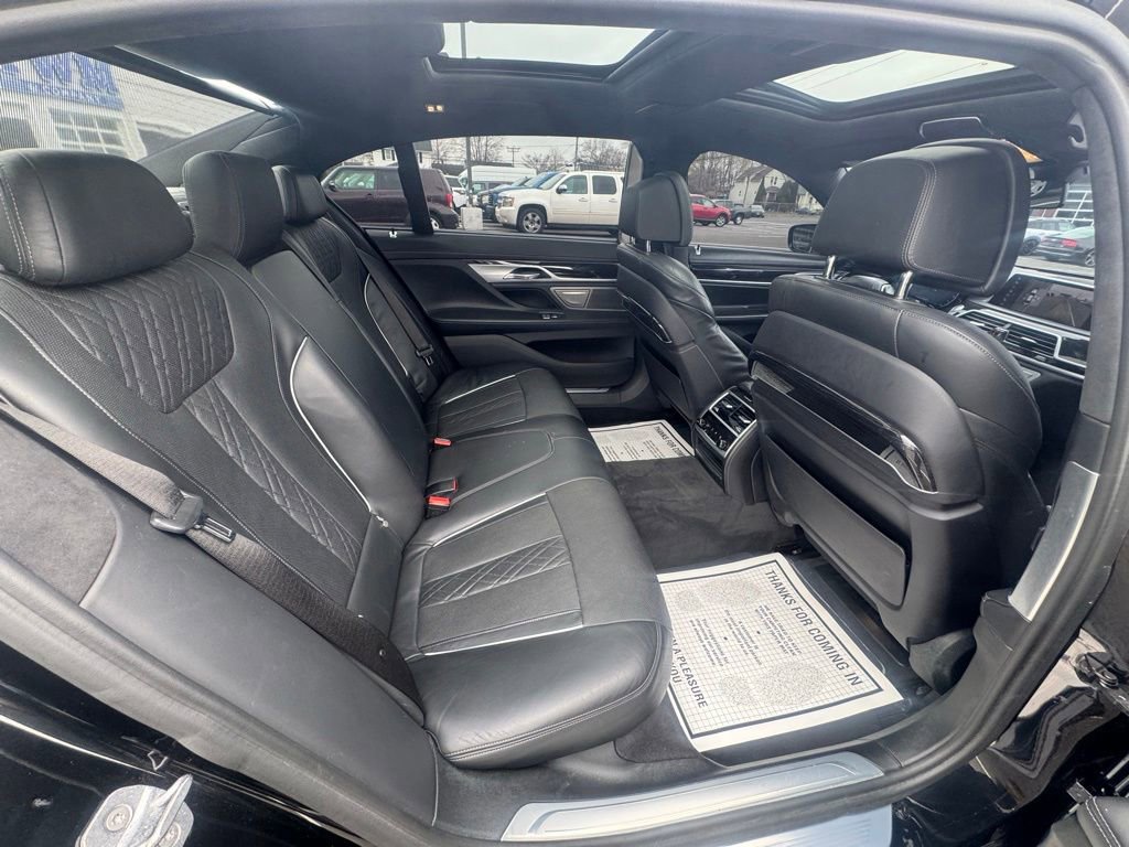 Used 2018 BMW 750i xDrive image 26