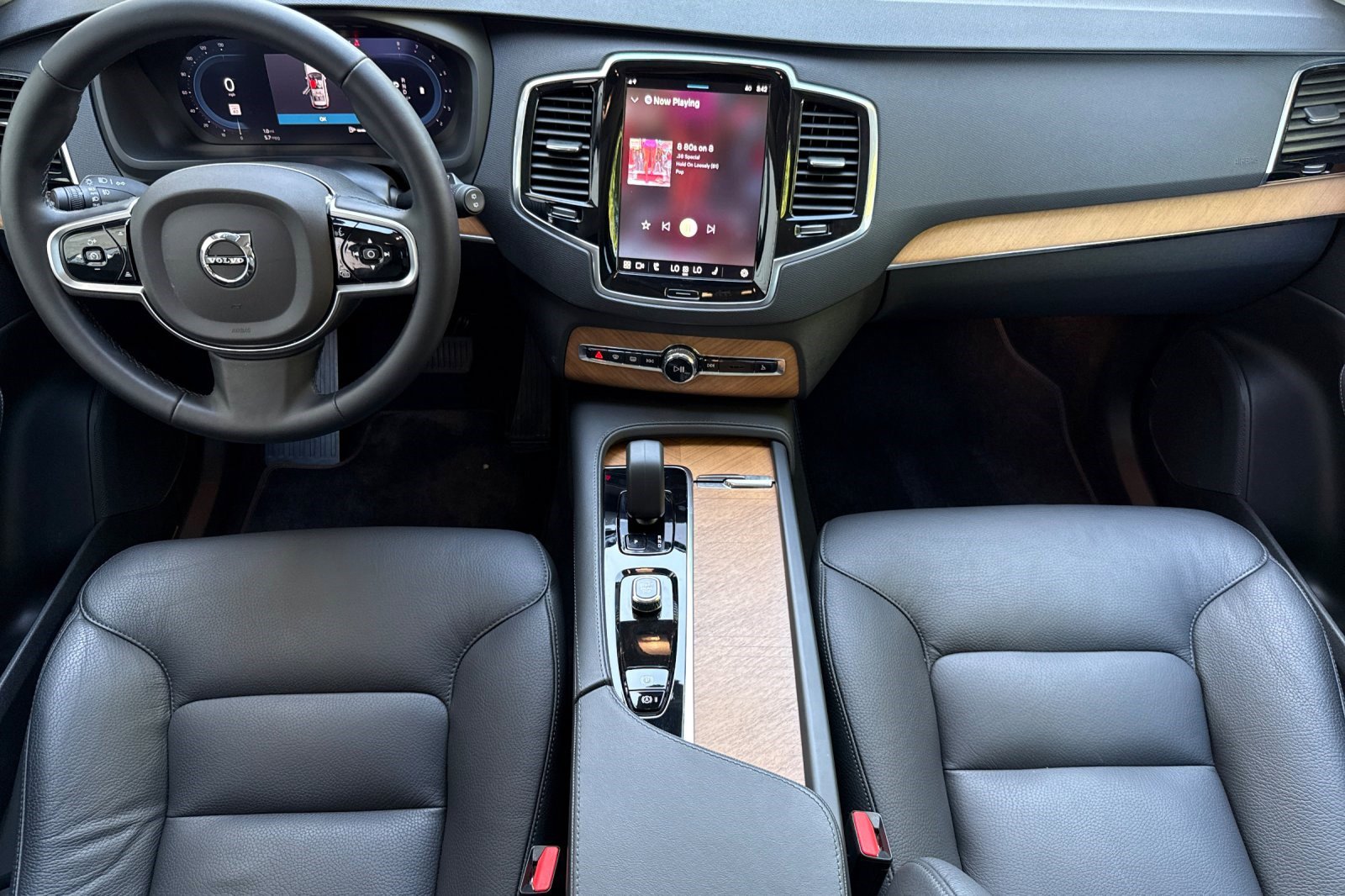 Used 2025 Volvo XC90 B6 Ultra image 17