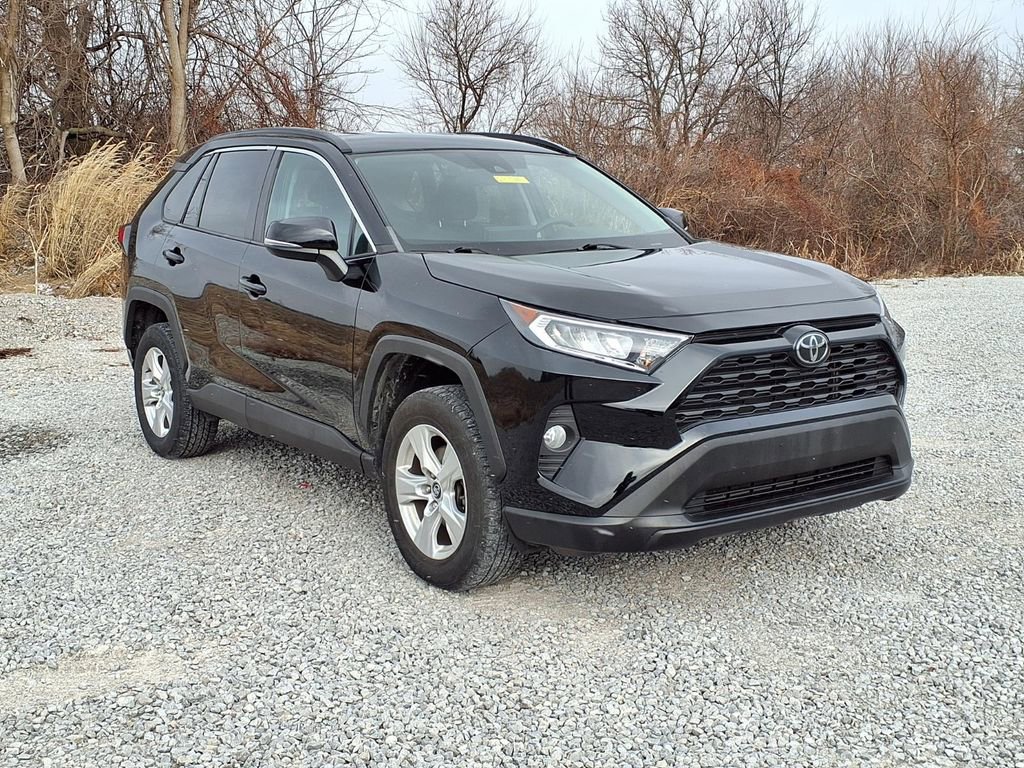 Used 2020 Toyota RAV4 XLE AWD/4WD image 2