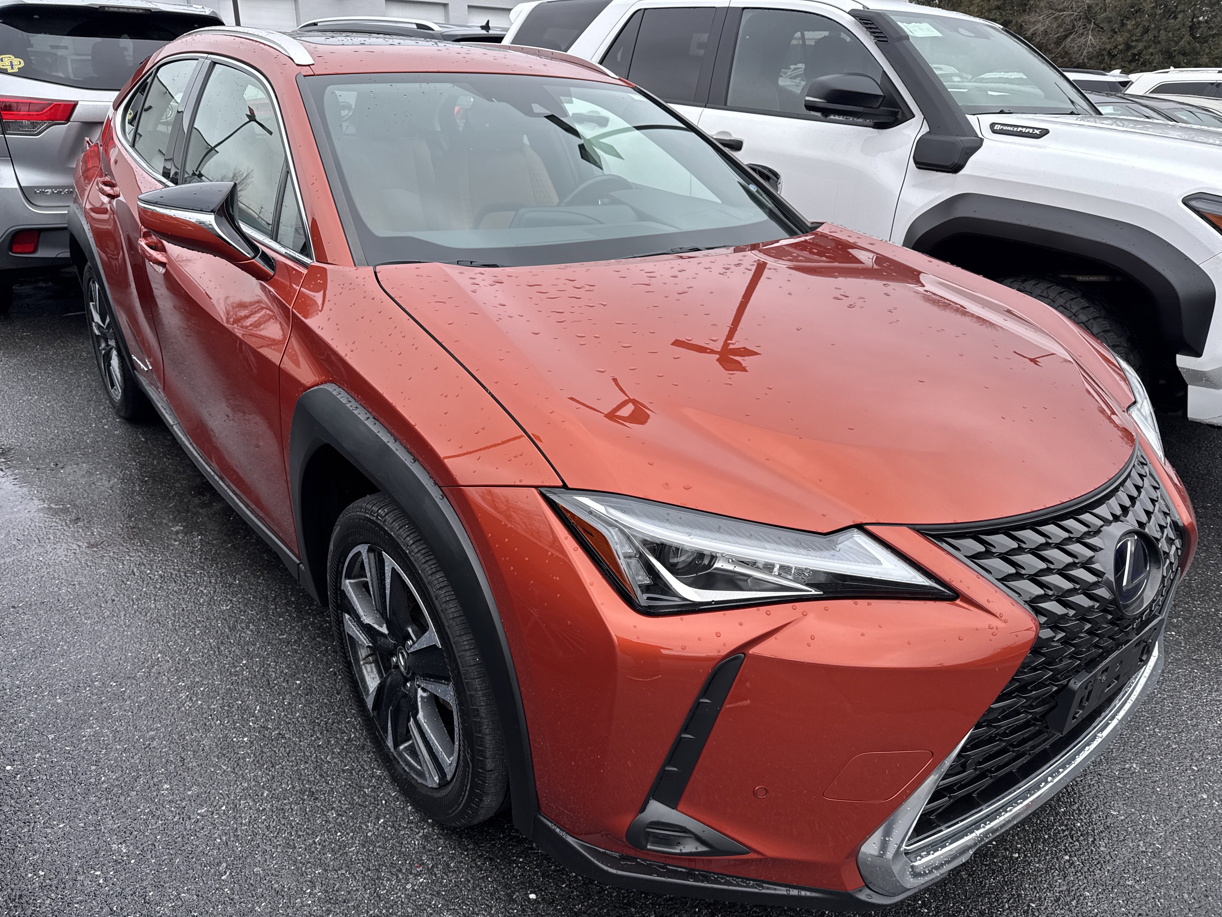Used 2020 Lexus UX 250h w/ Premium Package image 2
